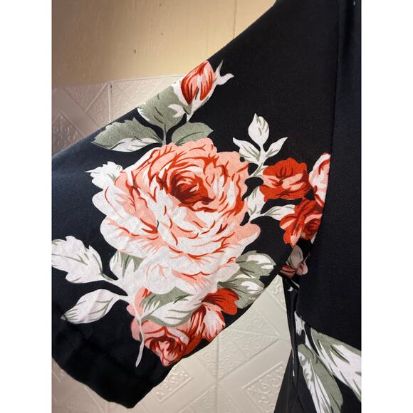 Shein Curve 2XL Black & Floral print v-neck women's top blouse flowing bottom - Picture 7 of 11